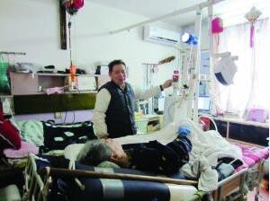 老人用電動葫蘆打造病床